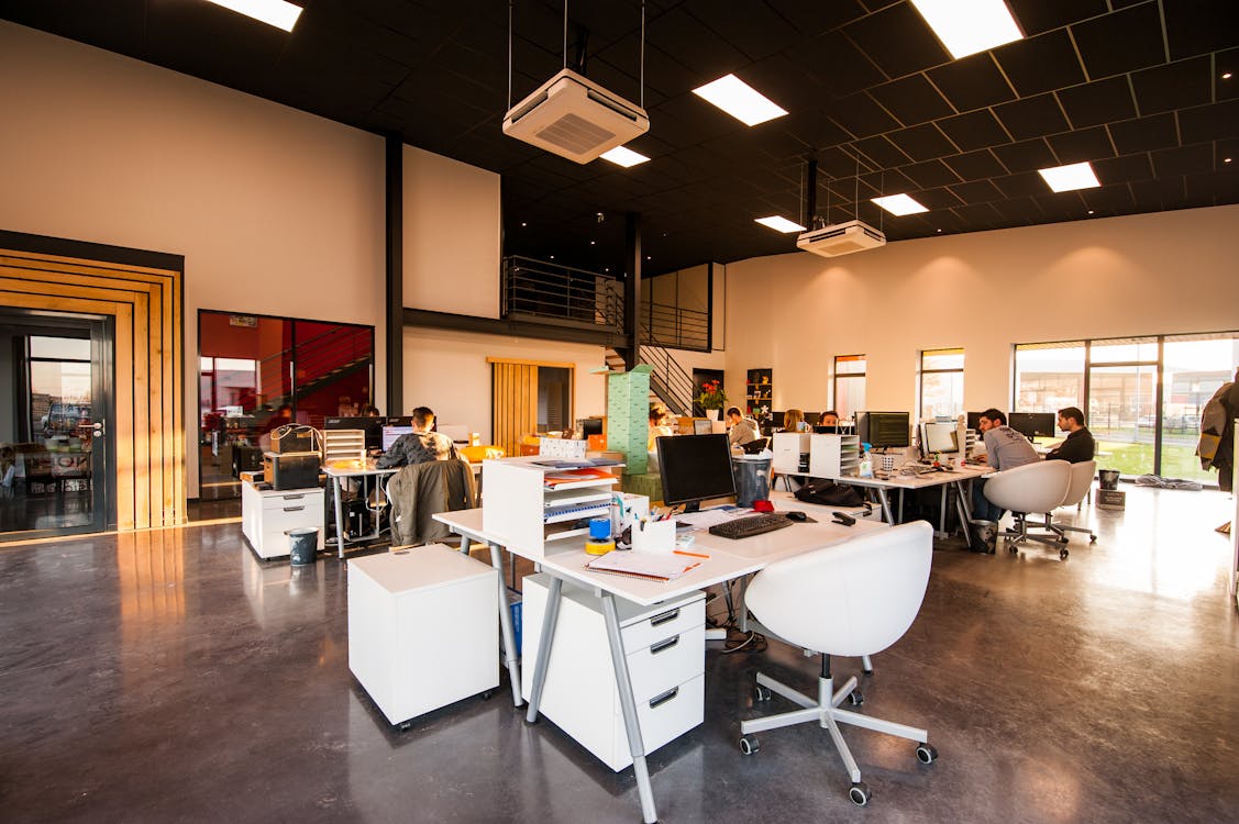 Flexible Desk vs Dedicated Desk: Which One is Right for You?